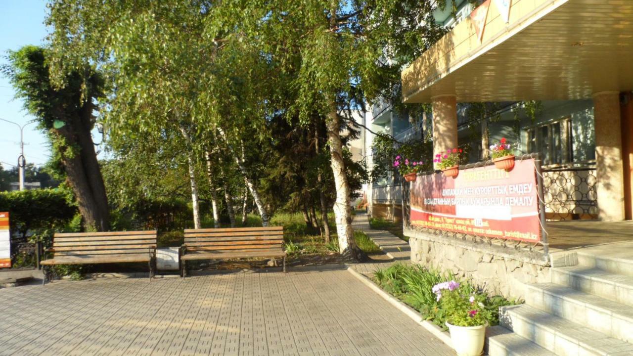 Tourist Hotel Ust-Kamenogorsk Exterior photo